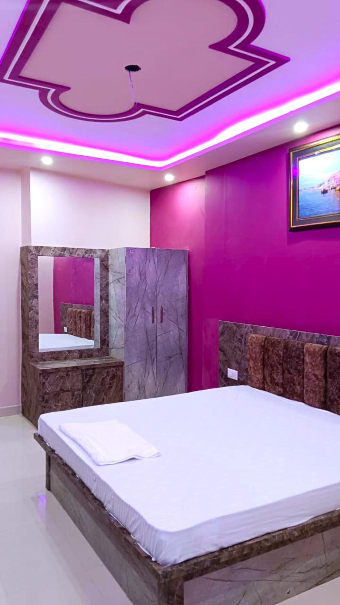 Kashi Raj Ghat 3*