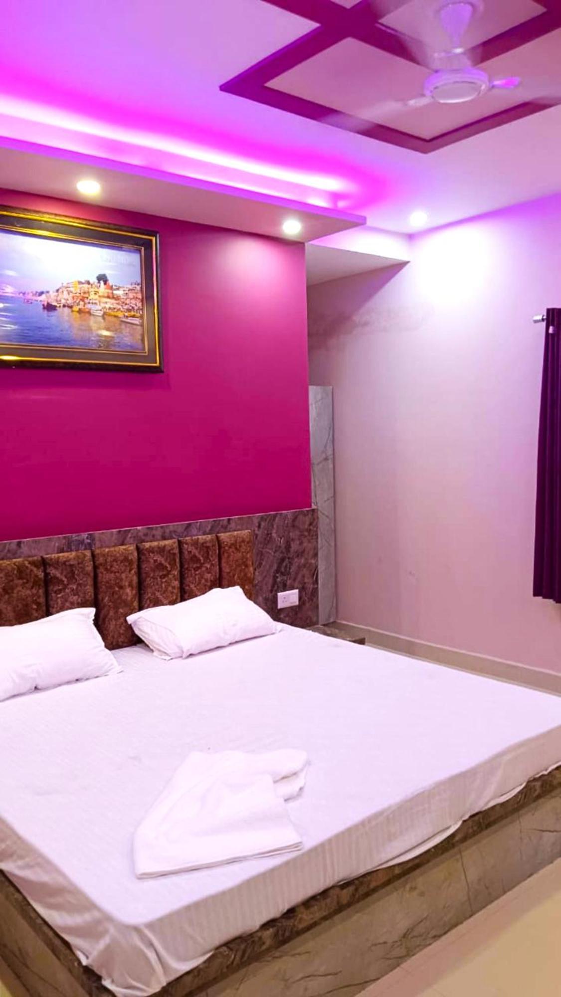 Hotel Kashi Raj Ghat 3*