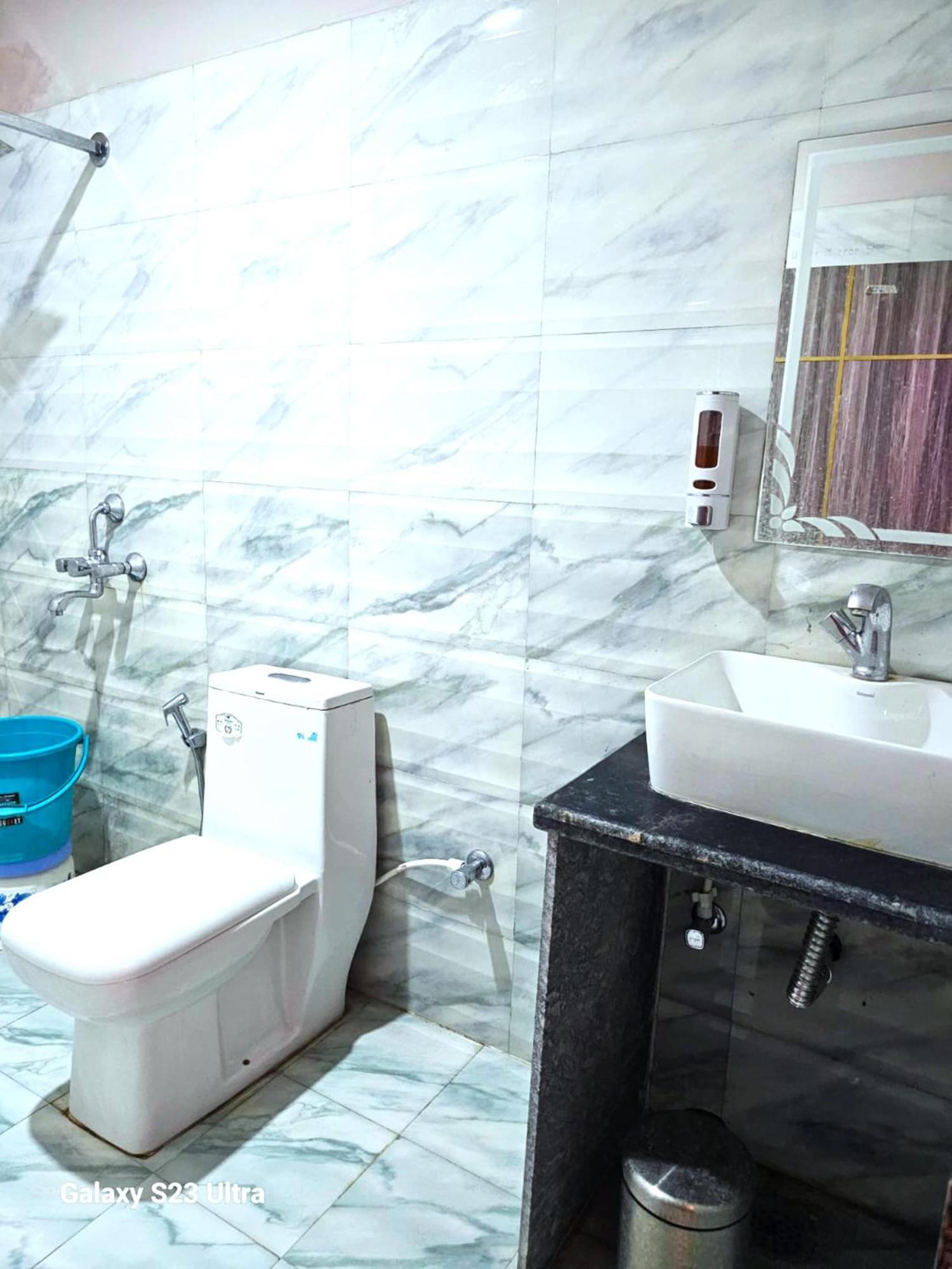 Hotel Kashi Raj Ghat 3*
