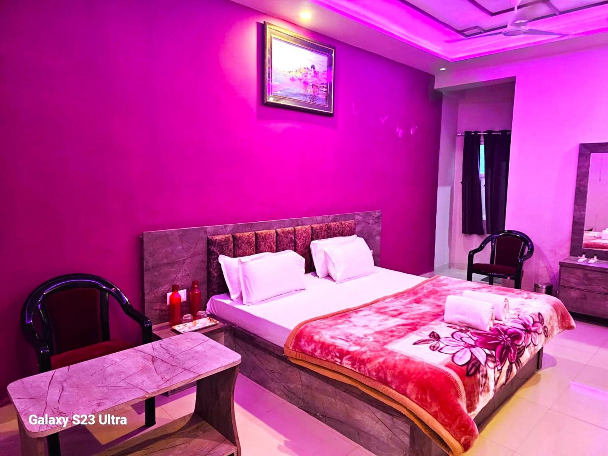 Kashi Raj Ghat 3*